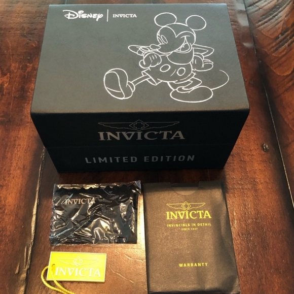 Disney Invicta Limited Edition Mickey Mouse Watch - Picture 11 of 13